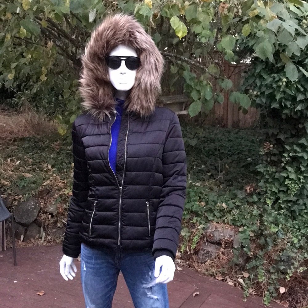 H&M | Slim Fitted Black Puffer Jacket with Faux Fur Trimmed Hood  | Size 6